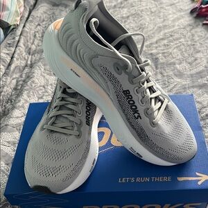 Brooks Women's Adrenaline GTS 25 Sneakers - Gray and Black